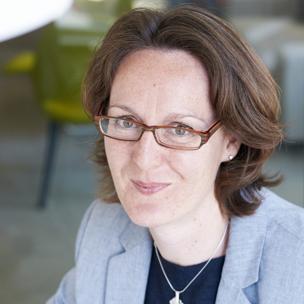 Amanda-Powell-Smith-website-headshot 2